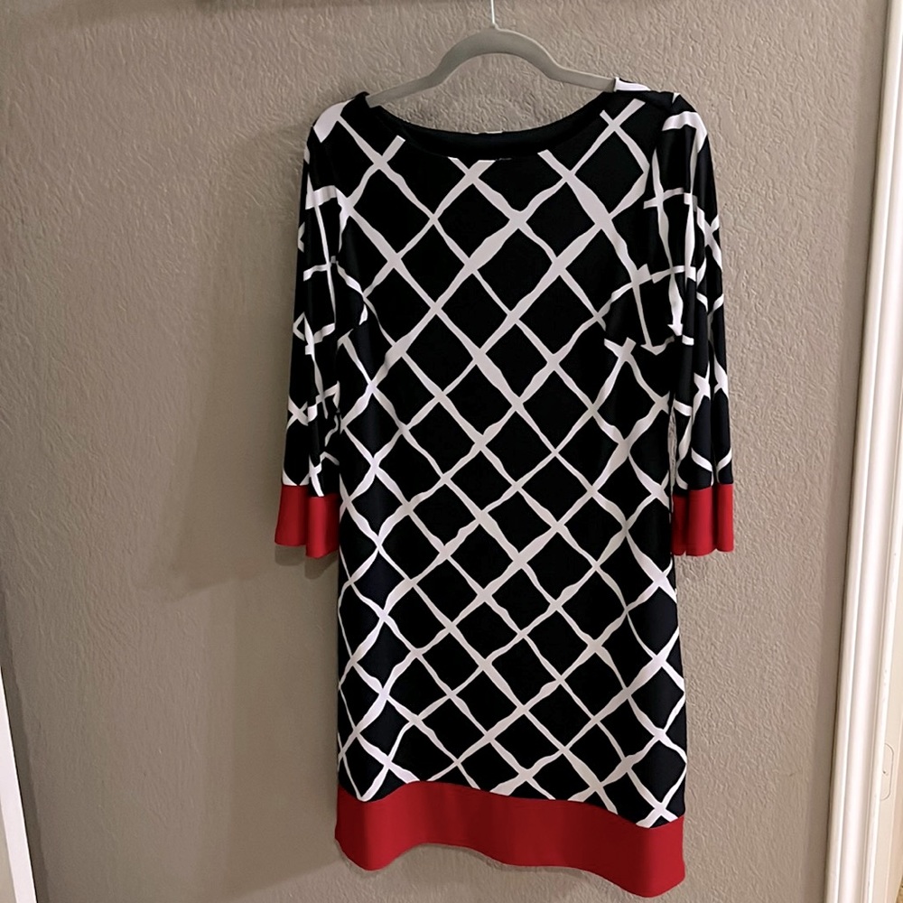 Color block hem dress